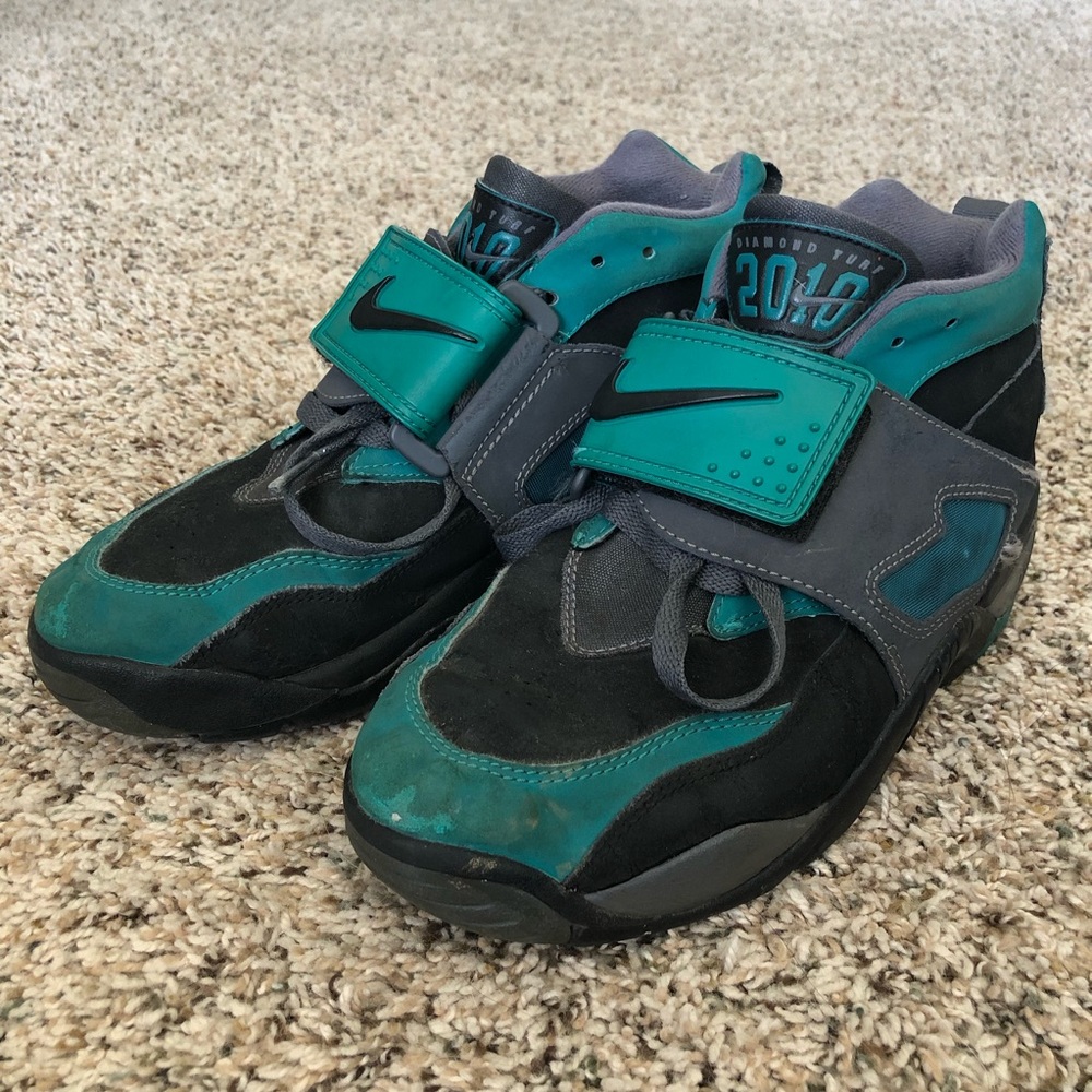 Nike Kids Sneakers in Teal and Gray